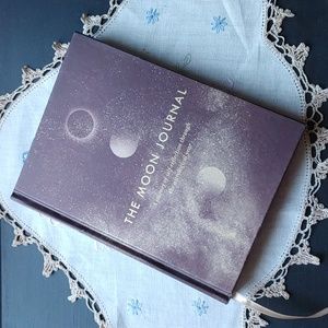The Moon Journal: A journey of self-reflection through the astrological year